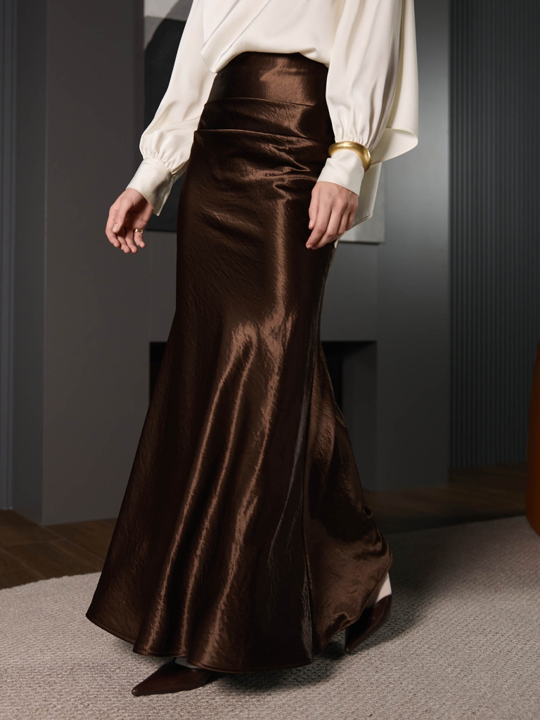 Floor-length maxi skirt in crinkled satin