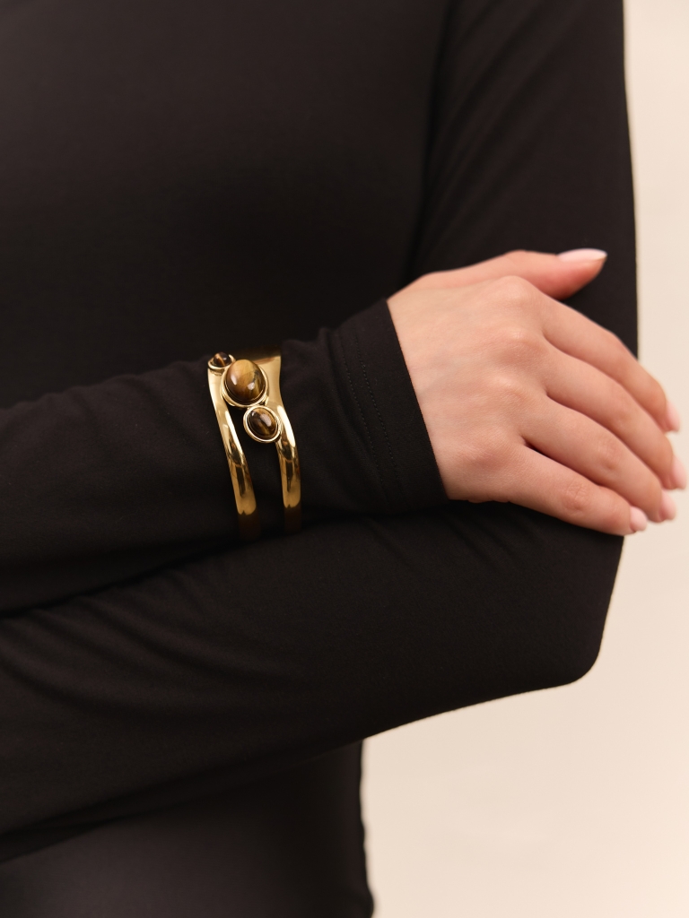 Metal bracelet with voluminous stones