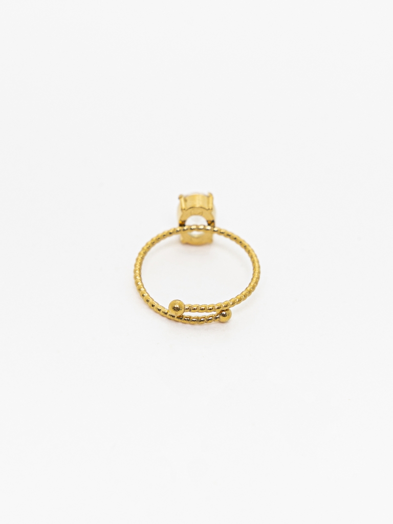 Slim ring with oval stone