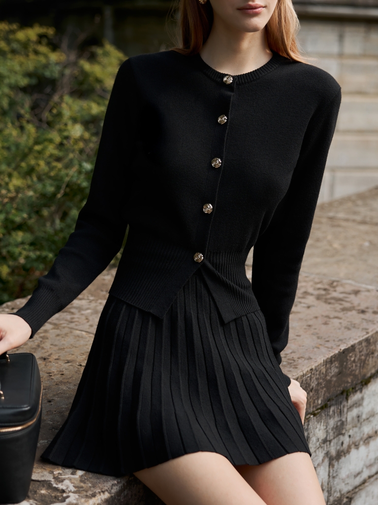 Трикотажный кардиган с золотистыми пуговицами