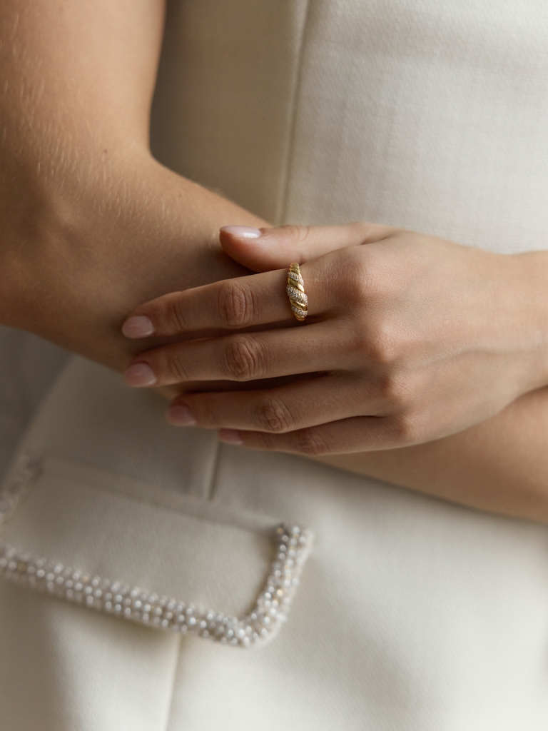Twisted golden ring with rhinestones