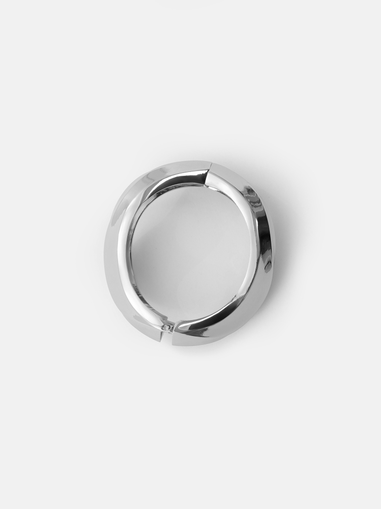 Curved round bracelet