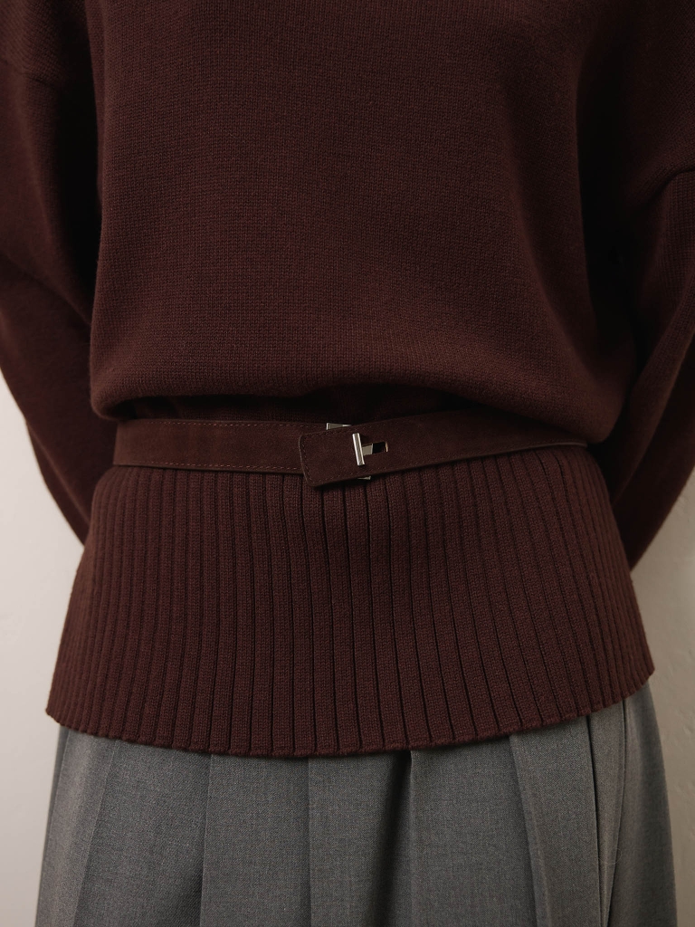 Suede belt with metal buckle