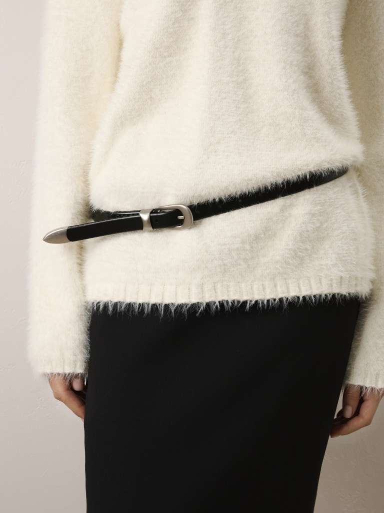 Slim leather belt with metal tip