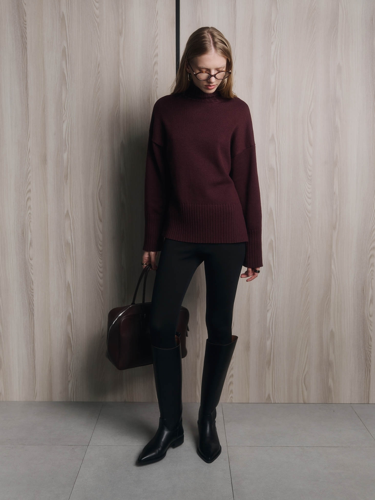 Loose smooth knitted jumper with ribbed detailing