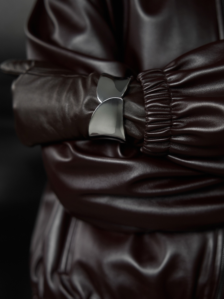 Curved smooth metal bracelet
