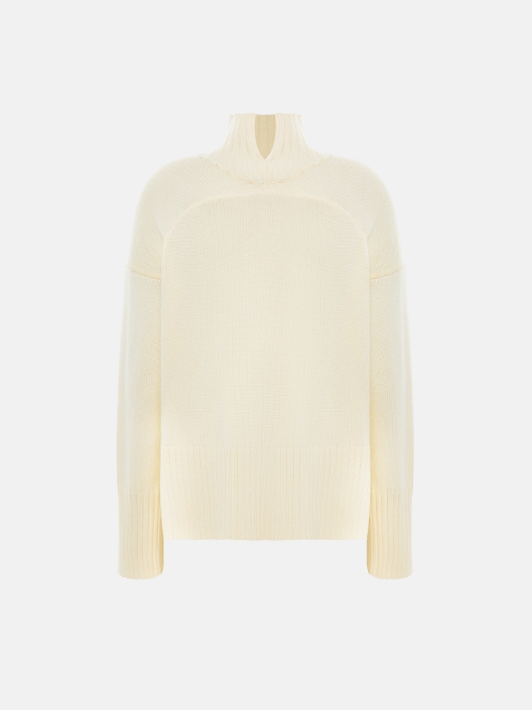Loose smooth knitted jumper with ribbed detailing