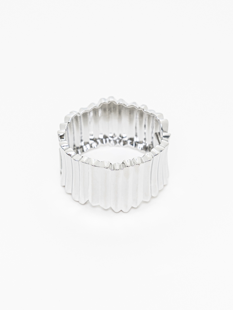 Ribbed smooth metal round bracelet