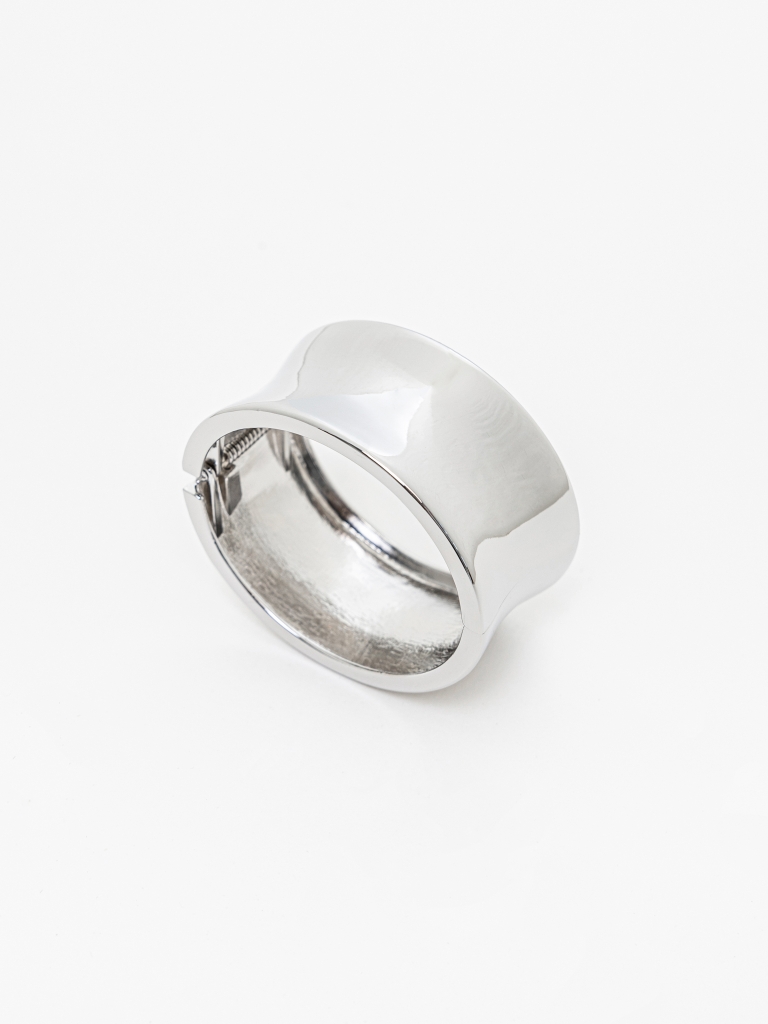 Wide round bracelet in smooth metal