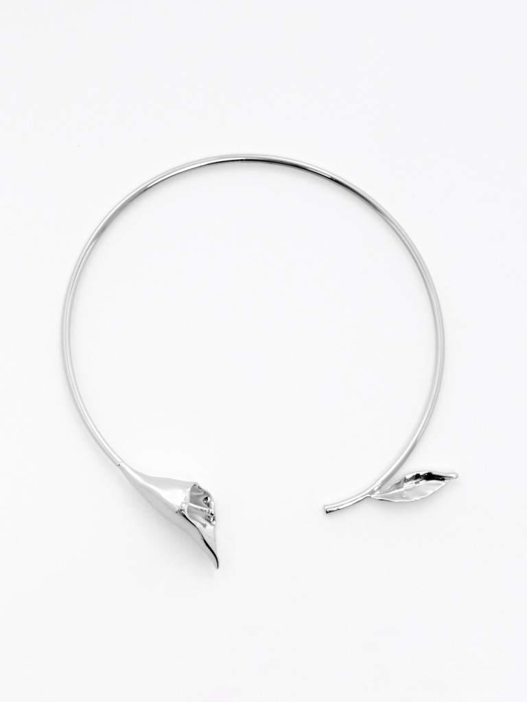 Smooth metal flower necklace
