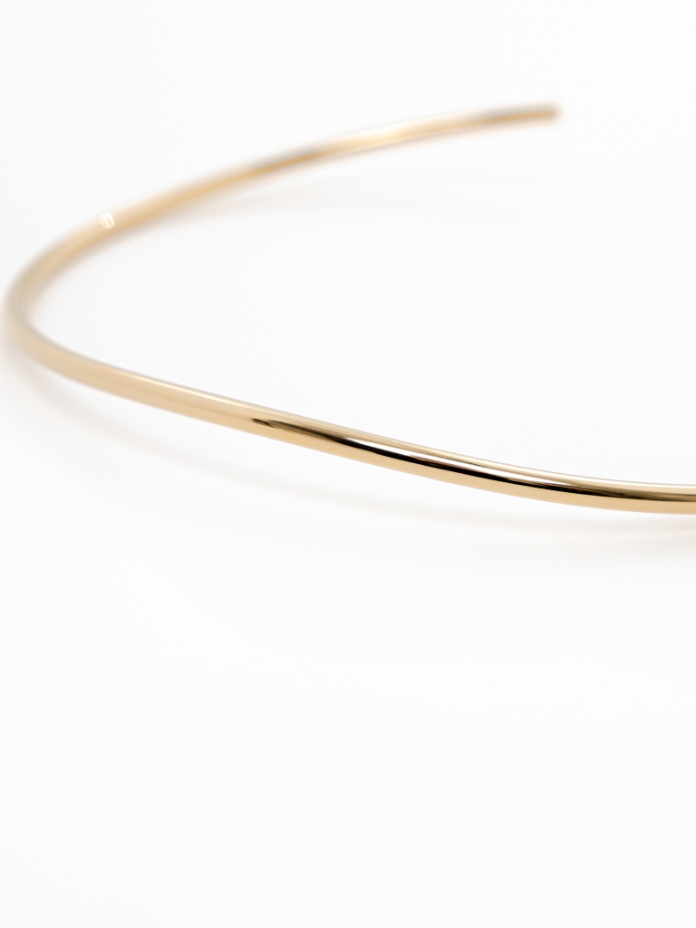 Round necklace in smooth metal