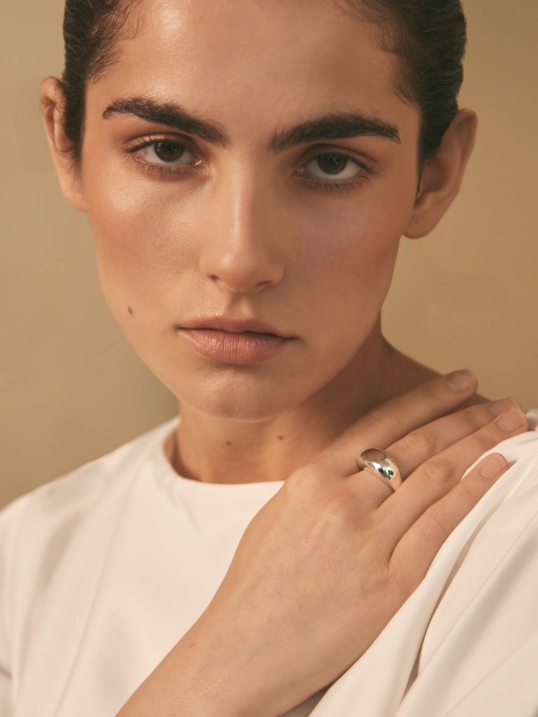 Smooth metal puffed ring