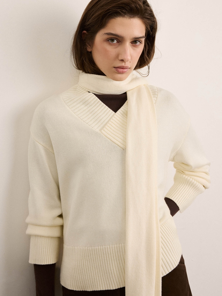 Knitted jumper with matching scarf