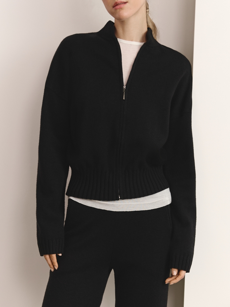 Smooth knitted cardigan with zip fastening