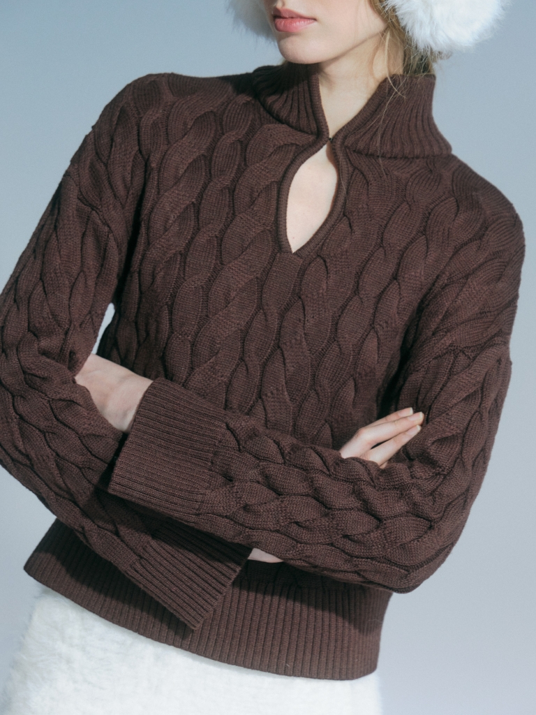 Cable-knit jumper with teardrop neckline