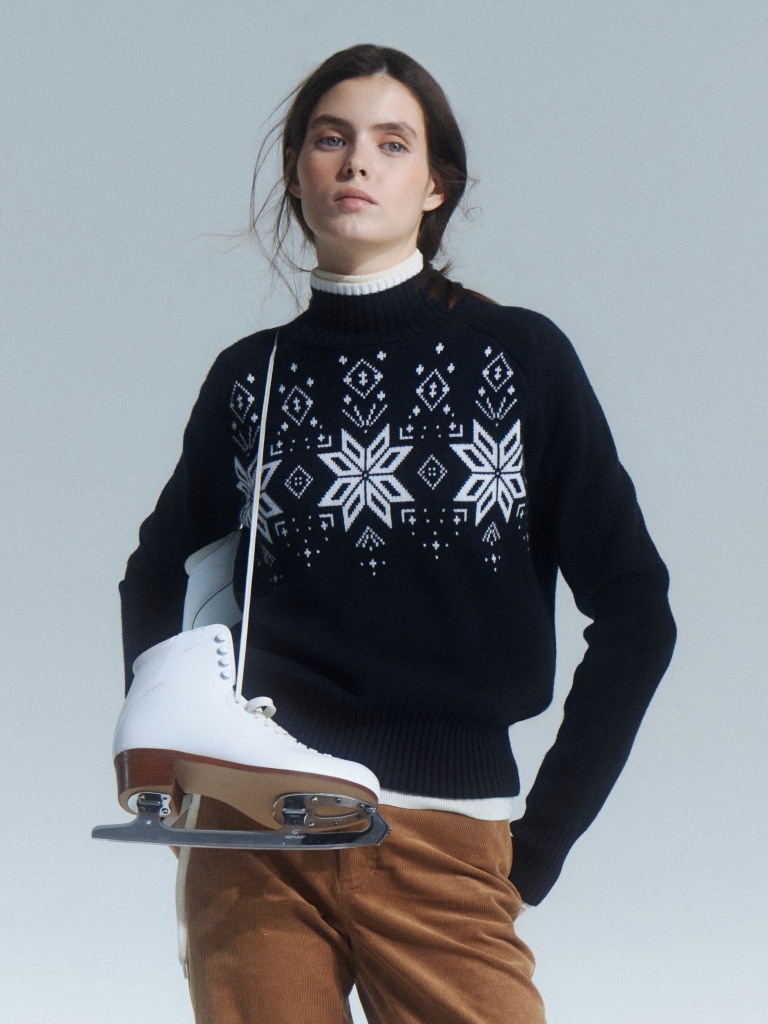 Loose-fitting jumper with contrasting pattern