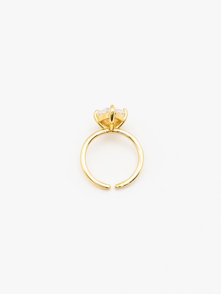 Slim ring with oval stone