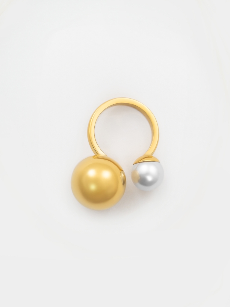 Asymmetrical golden ring with pearl
