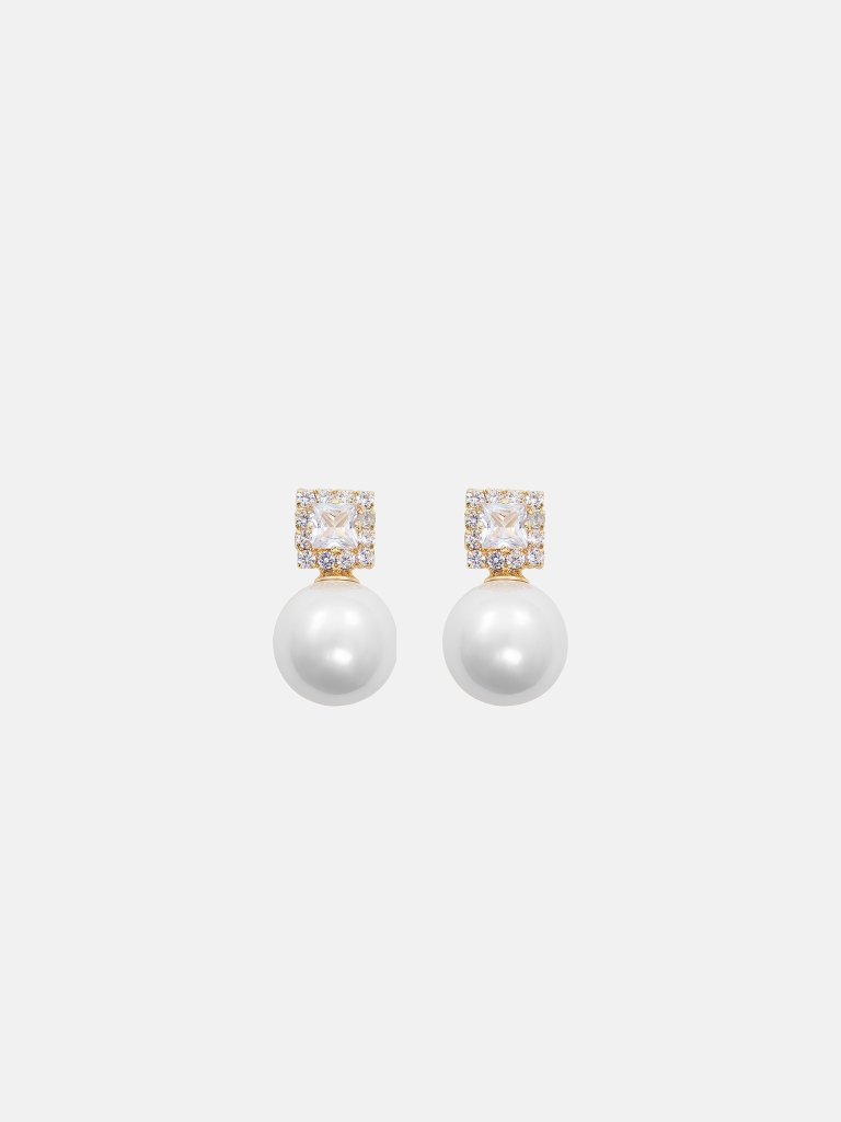 Square-shaped earrings with dangling pearls