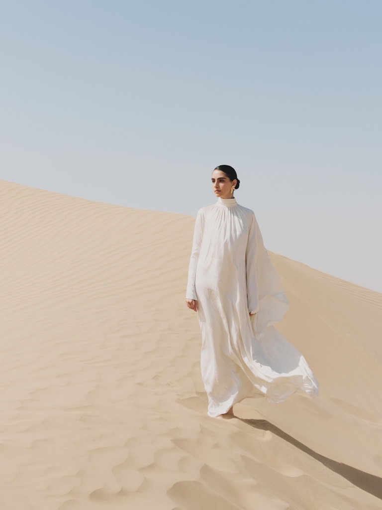 Loose maxi dress with floral pattern