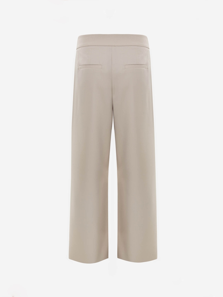 Loose-fit trousers with asymmetrical fastening