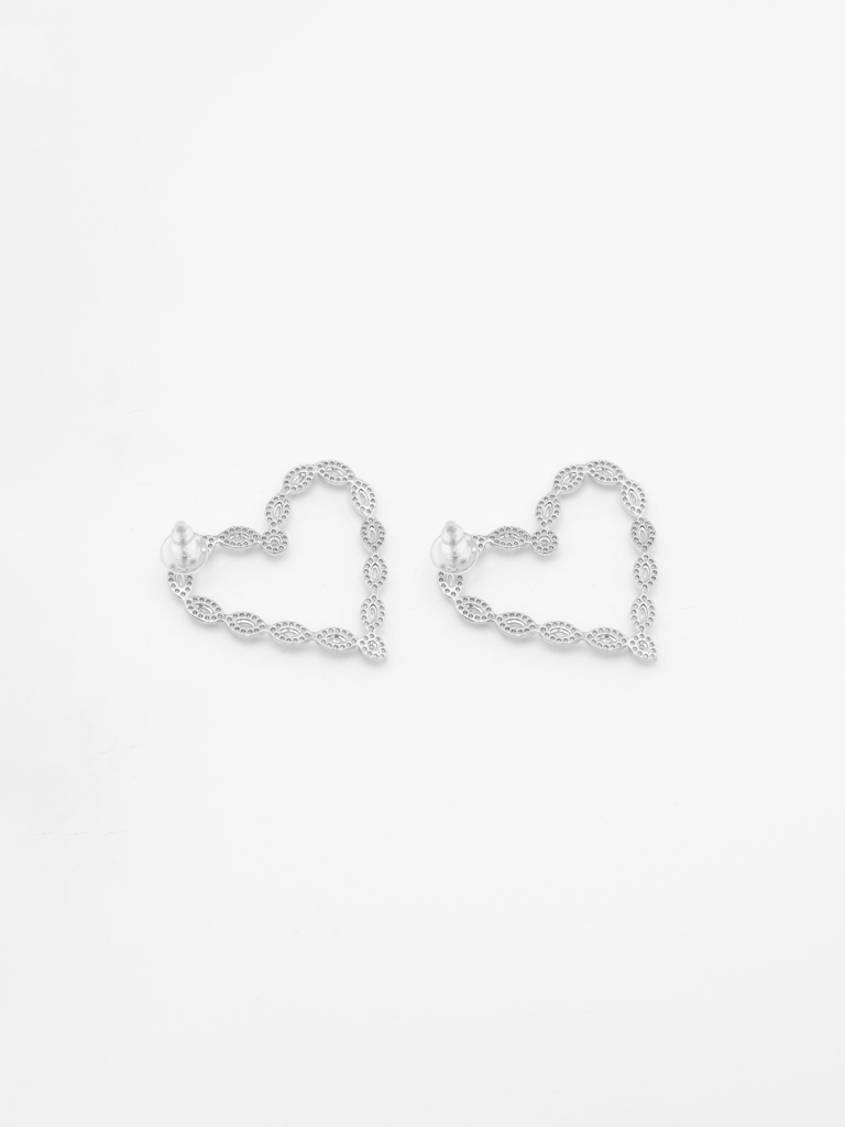Voluminous heart-shaped earrings