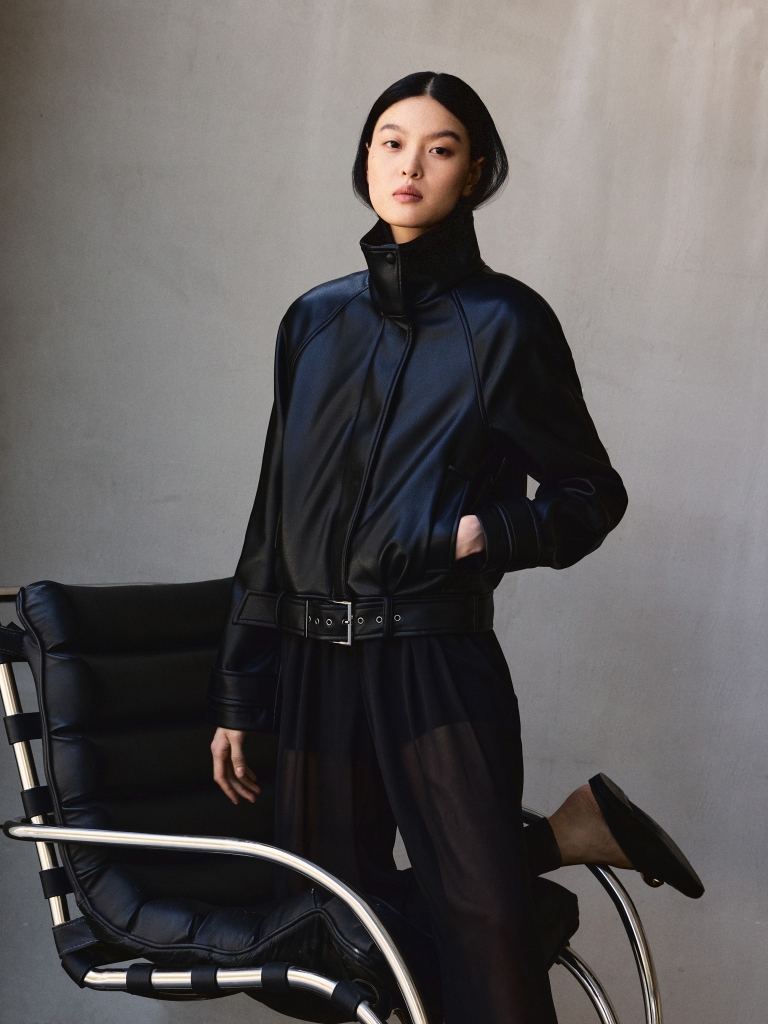 Куртка из экокожи с высоким воротником и ремнем в тон