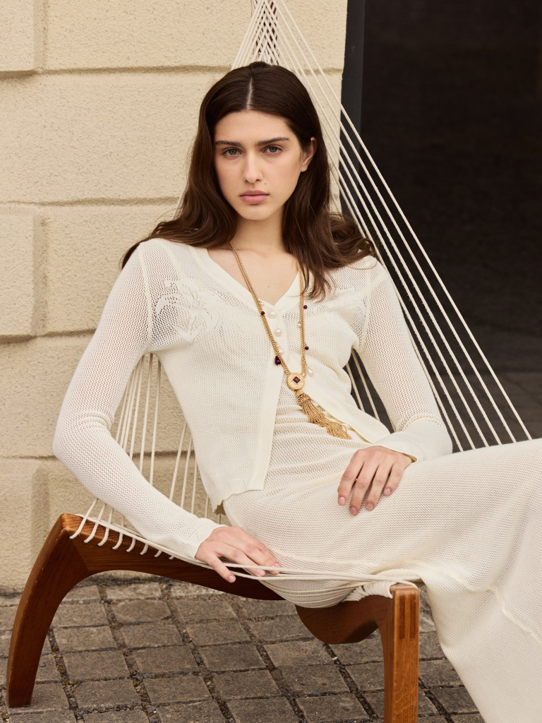 كارديجان من قماش الجيرسيه المحبوك بأزرار صغيرة