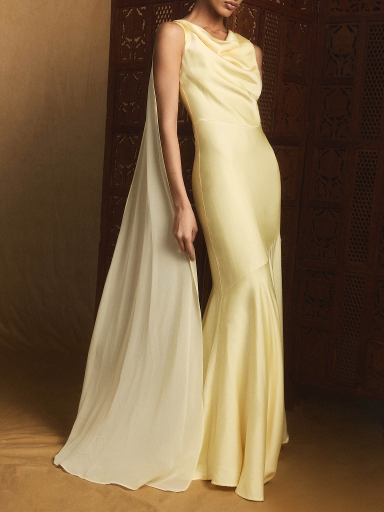 Maxi dress with ribbons on the shoulders