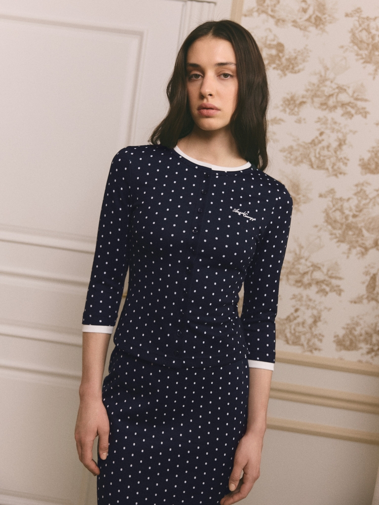 Кардиган в горошек с контрастными деталями и вышивкой