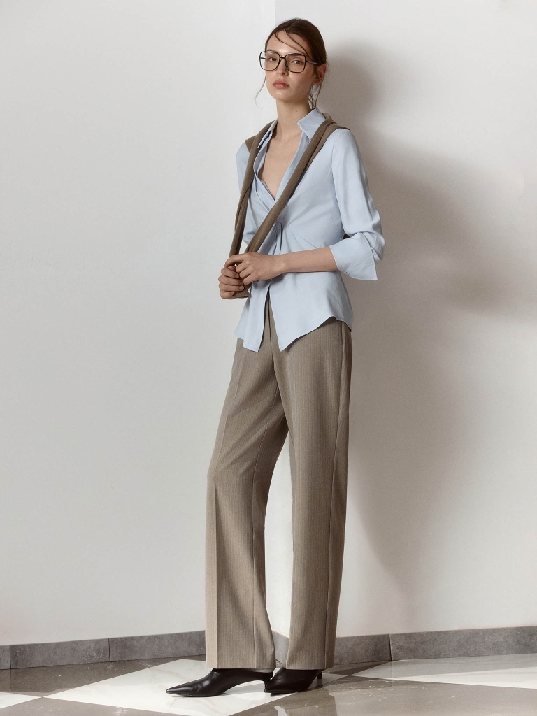 Loose-fitting striped trousers in textured fabric