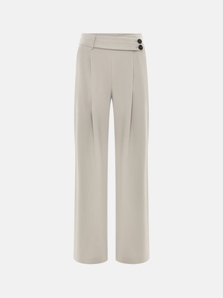 Loose-fitting trousers with buttons on the waistband
