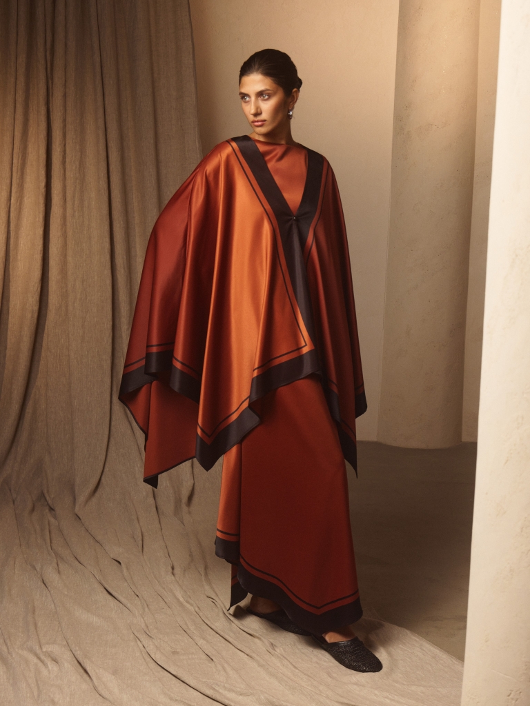 Maxi dress with a cape and contrasting details