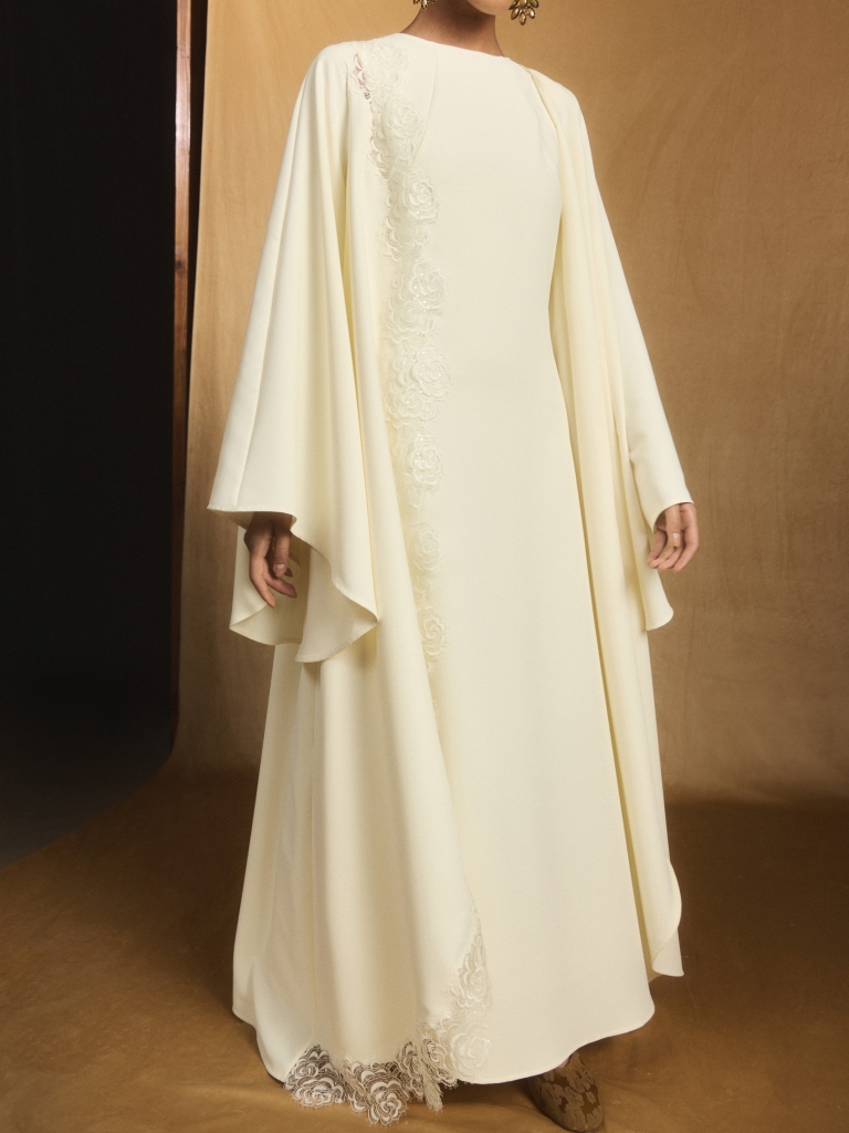 Maxi dress with voluminous cape and lace decoration