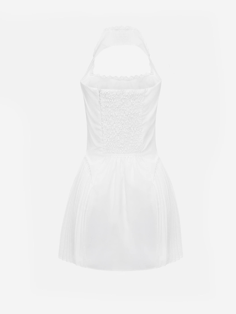 Robe mini à bretelles avec des empiècements plissés sur la jupe