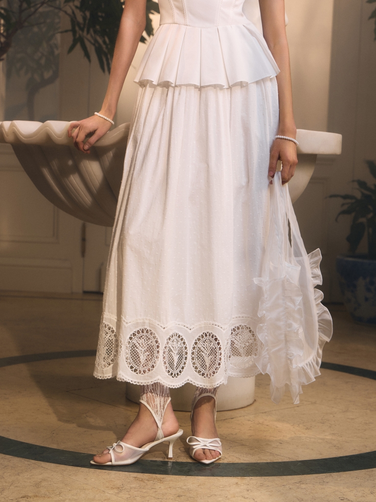 Maxi skirt with knitted lily motif