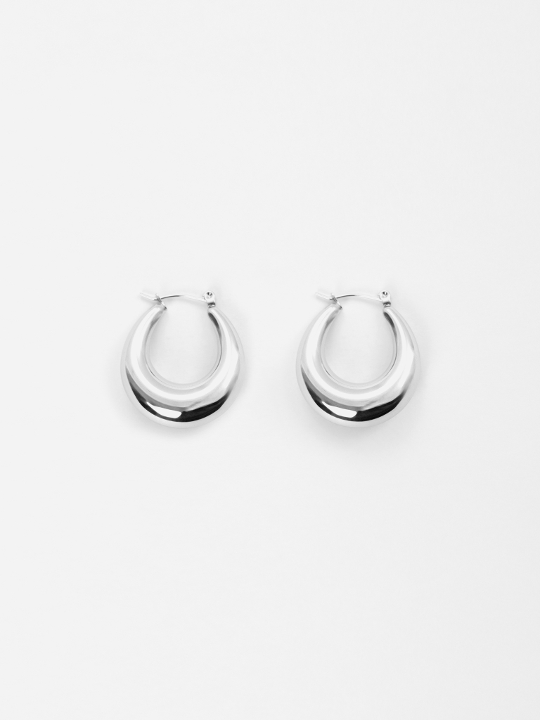 Hollow hoop earrings in smooth metal