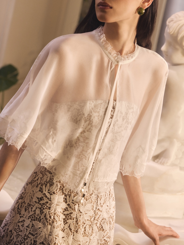 Cape semi-transparente à nouer