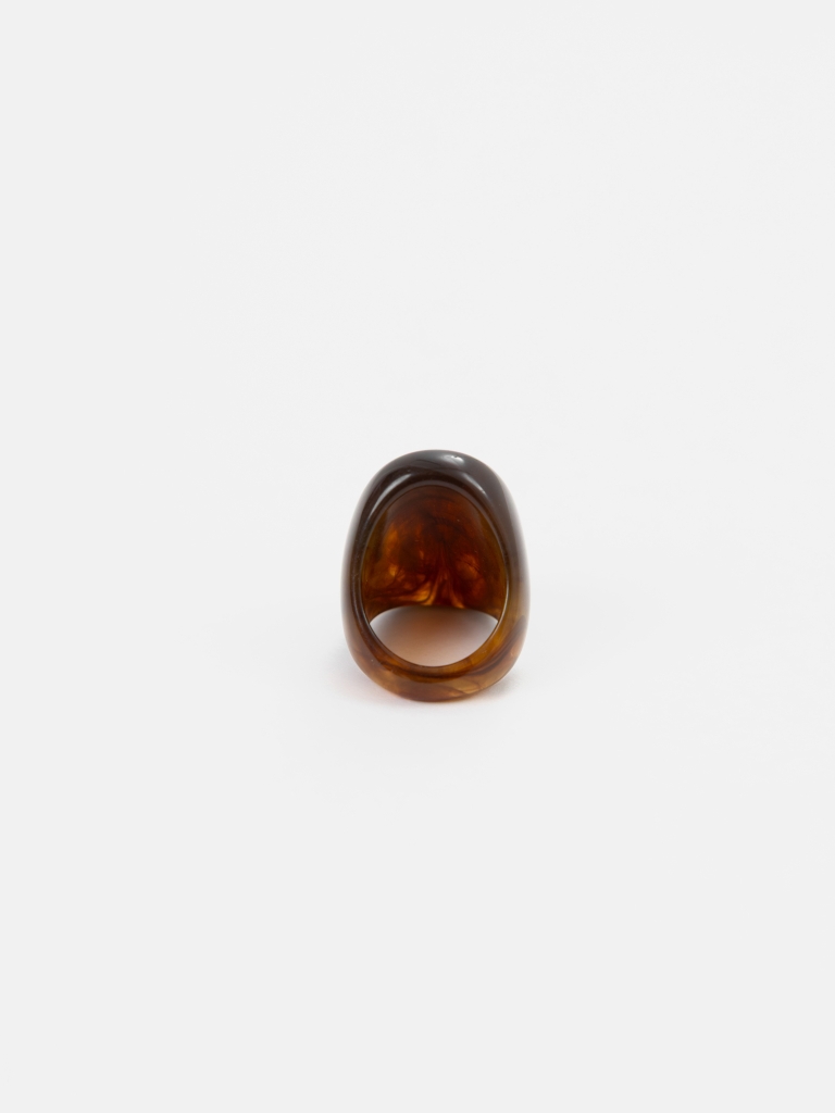 Voluminous plastic ring