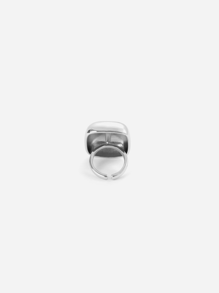 Thin ring with a square centre