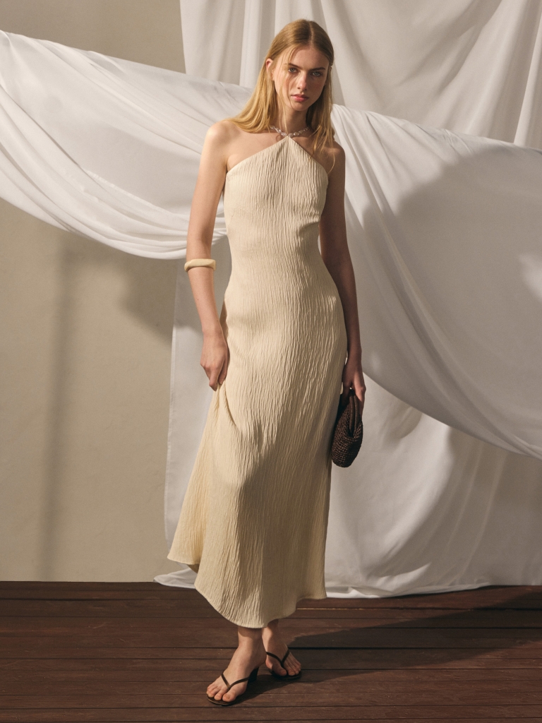 Maxikleid aus Crinkle-Stoff mit perlmuttartigen Details am Oberteil