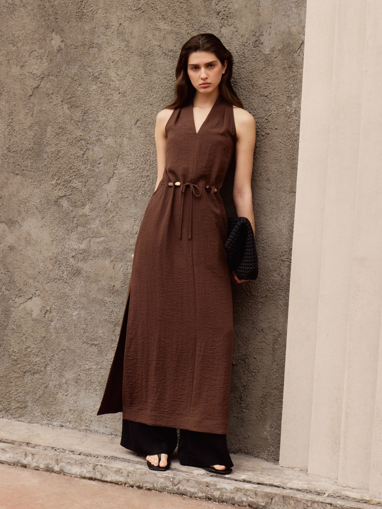 Maxi dress in viscose with open shoulders and matching belt