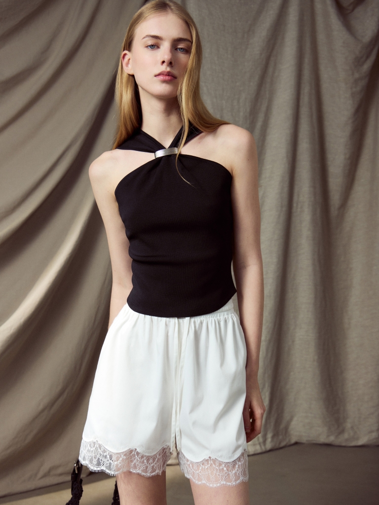 Viscose top with a halter neck and metallic detailing