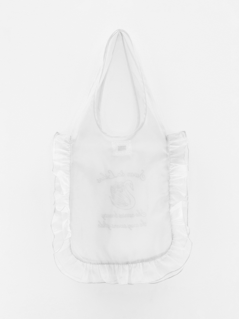 Sac en mousseline à volants et broderies