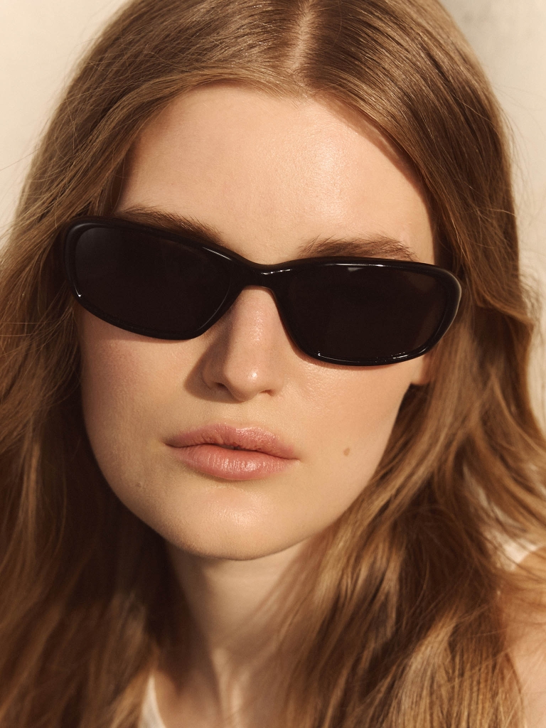 Rectangular sunglasses with plastic frames