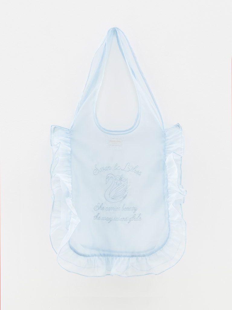 Sac en mousseline à volants et broderies