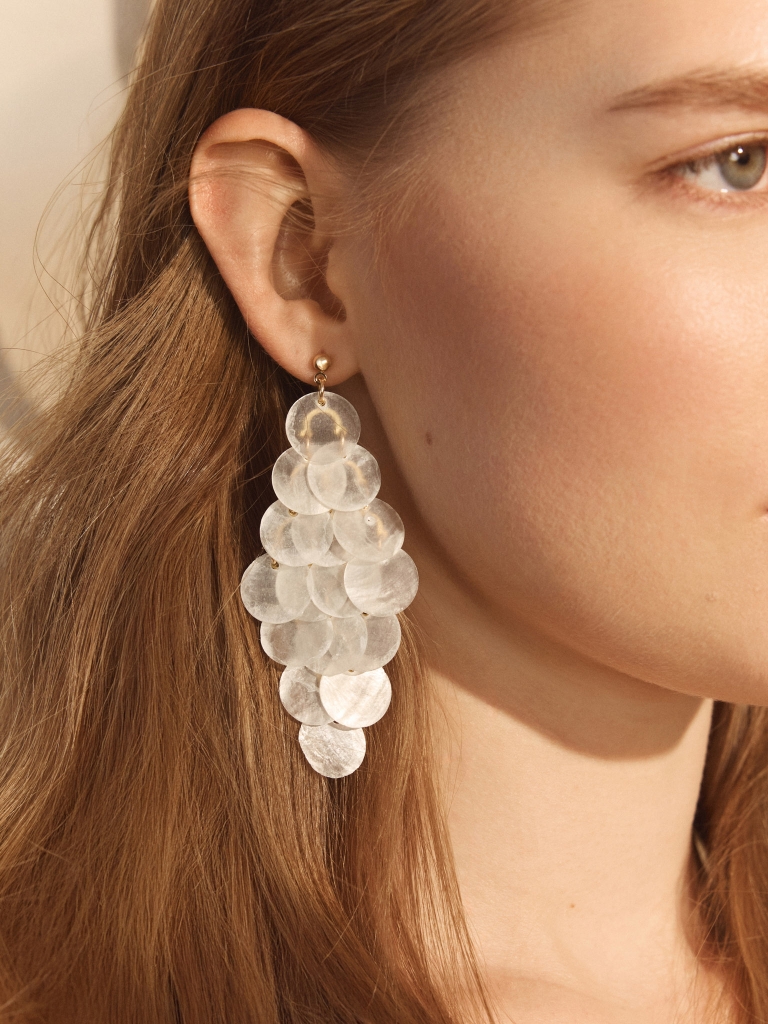 Stud earrings with semi-transparent pendants