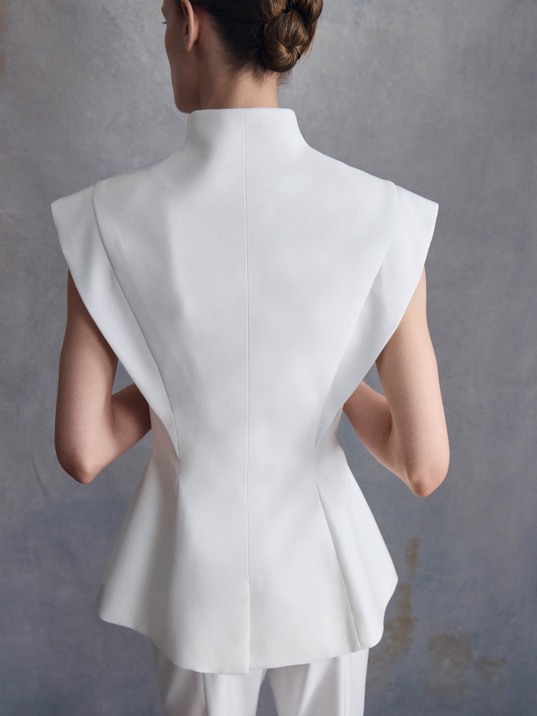 Fitted waistcoat with accentuated shoulders and peplum