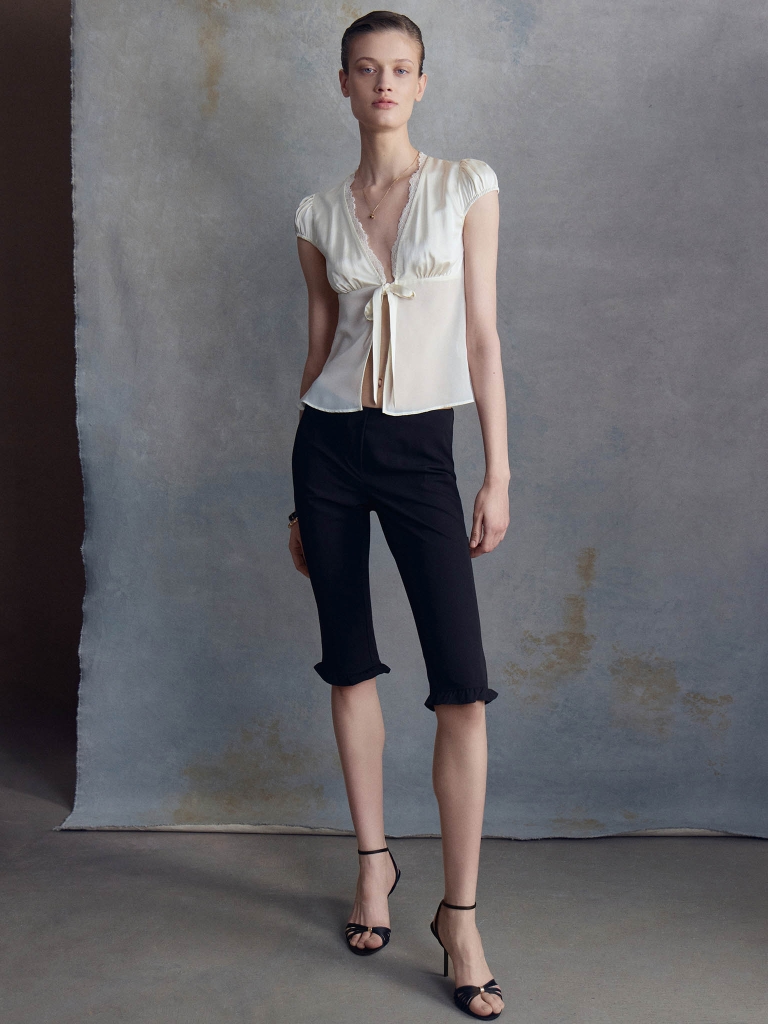 Capri trousers with ruffles on the pant legs