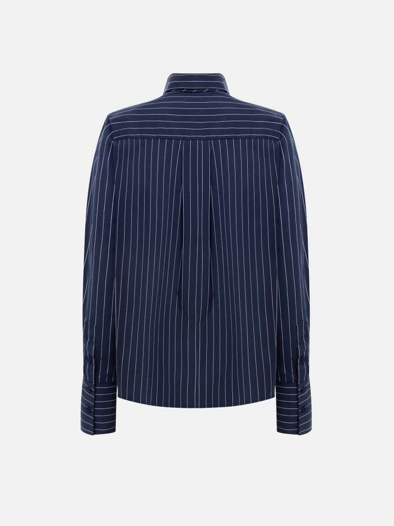 Loose-fitting striped shirt with a matching tie